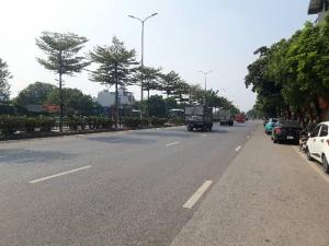 Bán Nhà Nguyễn Văn Linh, dt 70m/4 tâng, mặt đường, hè rộng, phố đông, dễ kinh doanh, giá 5.4 tỷ